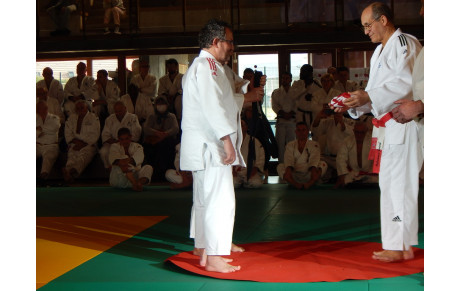 Cérémonie officielle de remise du 6ème dan à Alain Vigneau à Paris